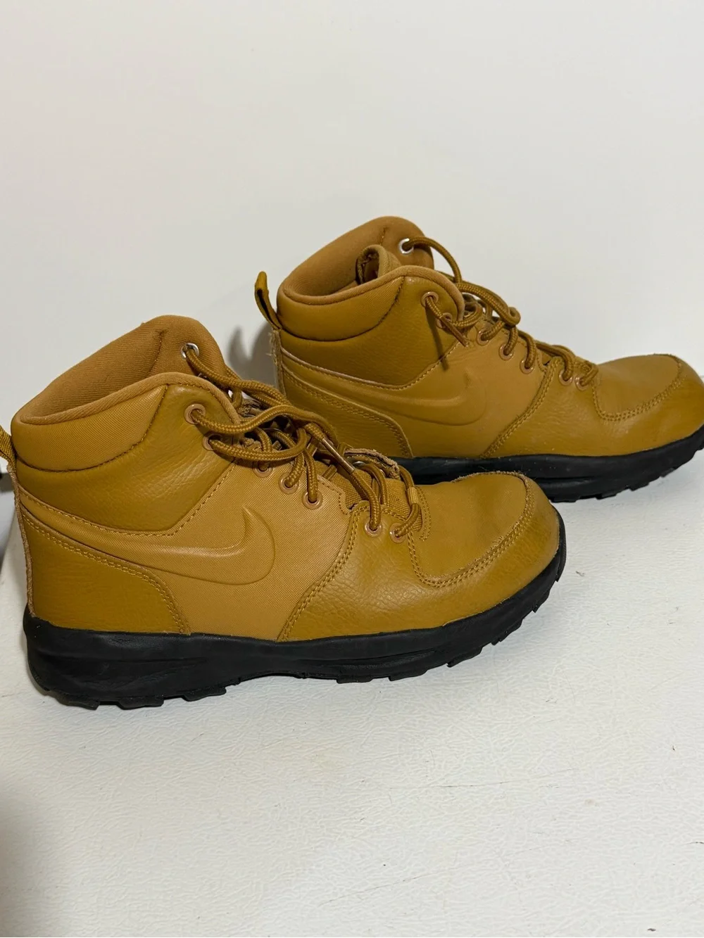 Nike Manoa Kids Wheat Brown leather High-Top Boots